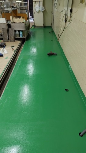 合志市の旅館厨房で緑色の床塗装が完成した施工後