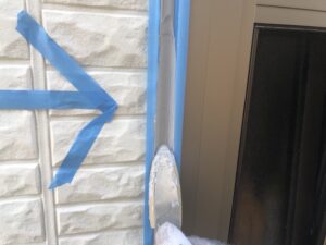 合志市A様邸 シーリングをならして仕上げる様子